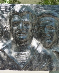 Памятник-барельеф героям броненосца Потёмкин в Феодосии