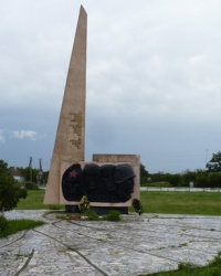 Памятник советским воинам в с.Владиславовка (Кировский р-н)