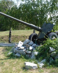 Памятник артиллерийская пушка в г.Васильевка