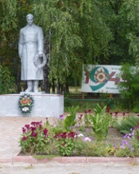 Памятник воинам-односельчанам в с.Малые Сорочинцы (Миргородский р-н)