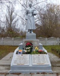 Памятник воинам-землякам (1941-1945г.) в с.Августиновка (Запорожский р-н)