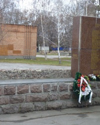 Памятник воинам-землякам (1941-1945) в г.Полтава