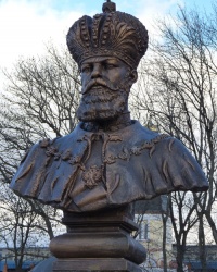 Памятник Александру III в пос. Первомайский