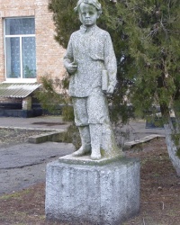 Памятник Вове Ульянову в с.Саевка