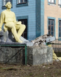 Скульптурная композиция «Ленин и Горький» в c.Куцеволовка