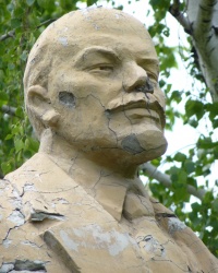 Памятник В.И.Ленину в с. Кобелячек
