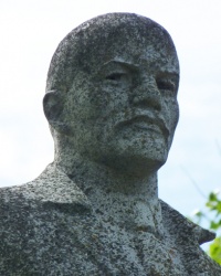 Памятник В.И.Ленину в с. Пришиб