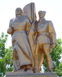 Памятник воинам-однополчанам в с. Красное
