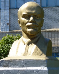 Бюст Ленина В.И в с. Козырка