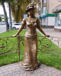 Скульптура Прони Прокоповной в г. Черкассы