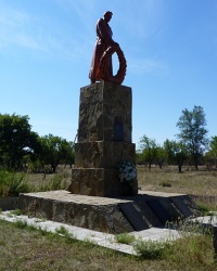 Памятник воинам-односельчанам (1941-1945) в с. Марьяновка