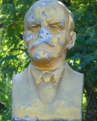 Бюст Ленина в пгт. Лиховка