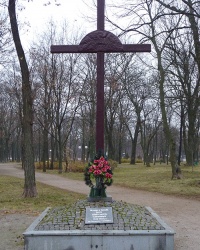 Крест-памятник (самый первый) жертвам Голодомора 1932-1933 гг. в г. Харьков