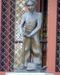 Скульптура Чарли Чаплина (ресторан "Чарли") в г. Днепропетровск