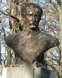 Бюст Серго Орджоникидзе в с. Орджоникидзе