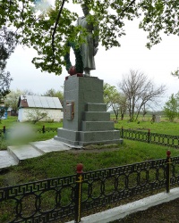 Памятник воинам-односельчанам в с. Бродщина (Кобелякский р-н)