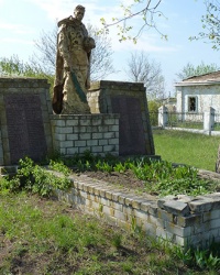 Памятник воинам-односельчанам в с. Крячковка (Пирятинский р-н)