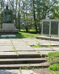 Памятник воинам-односельчанам в с. Черняховка (Яготинский р-н)