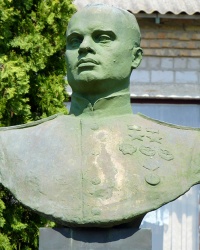 Памятник дважды Герою Советского Союза Бондаренко М.З. в с. Богдановка
