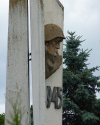 Памятник воинам-односельчанам в пгт. Брошнев-Осада