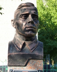 Памятник Герою Советского Союза Онищенко Г.Х. в с. Анновка