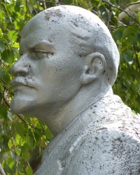 Памятник В.И.Ленину в с. Луначарское
