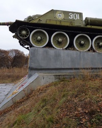 Памятник танк СУ-100 в с. Вишняки
