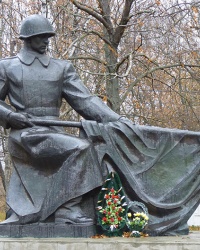 Памятник воинам-односельчанам (1941-1945) в с. Вишняки