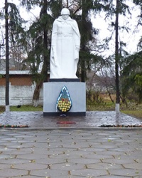 Памятник воинам-односельчанам (1941 - 1945 г.) в г. Хорол