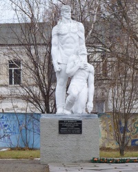 Памятник жертвам лагеря смерти Хорольская яма - Непокоренные в г. Хорол