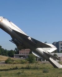 Памятник самолет МиГ-21 в пгт. Кринички