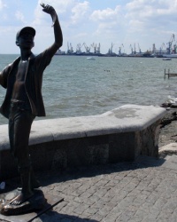 Памятник мальчику-рыбаку в Бердянске