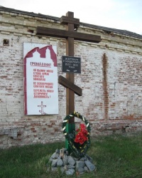 Памятник жертвам Голодомора в пос.Буды