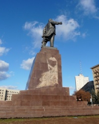 Памятник В.И.Ленину на центральной площади Харькова