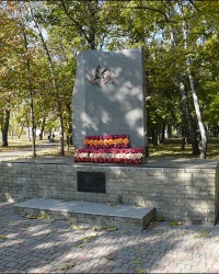 Пам'ятник воїнам, якi загинули при виконаннi вiйськового обов'язку, в смт. Чутове