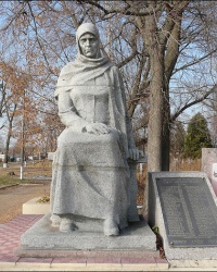 Мемориал "Скорбящая мать" в честь воинов-земляков в г. Дергачи