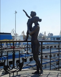 Памятник  "Жена Моряка" на Морвокзале в г. Одессе