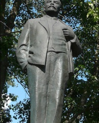 Памятник В.И. Ленину (снесен) в пгт. Опошня