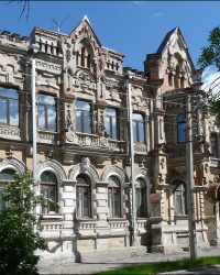 Дом на площади Фейербаха № 12 в г. Харькове