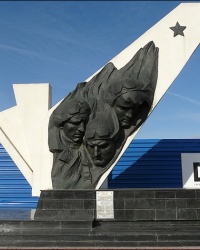 Памятник погибшим летчикам в г. Харьков