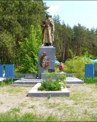 Братская могила советских воинов в с. Петровское Волчанского района.