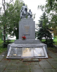 Братская могила советских воинов в с. Петровское (Близнюковский район)