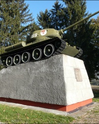 Танк Т-34 - памятный знак воинам Степного фронта в г. Валки