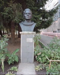 Бюст Л.Д.Кизима в г. Чернигов