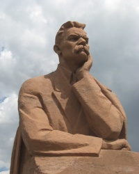 Памятник Максиму Горькому в Стаханове