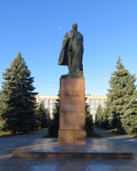 Памятник Ленину на ул. Интернациональная в Красном Луче