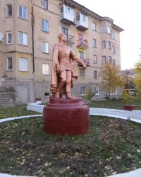Памятник солдату - герою в Зугрэсе