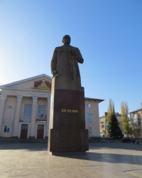 Памятник Ленину возле ДК им. Шевченко в Лутугино