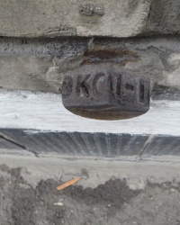 Репер (ЗКС) по ул.Краснооктябрьской,16 в Алчевске