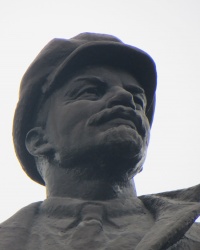 Памятник Ленину на одноименной площади в Алчевске